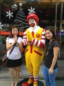 Sawadeeka (kap) Mr. Ronald McD 425587_10151371812388698_1636586497_n